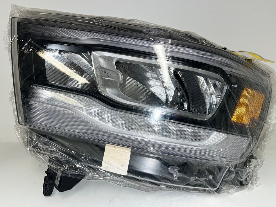 Headlight Left 19+ RAM 1500 full led chrome used-2