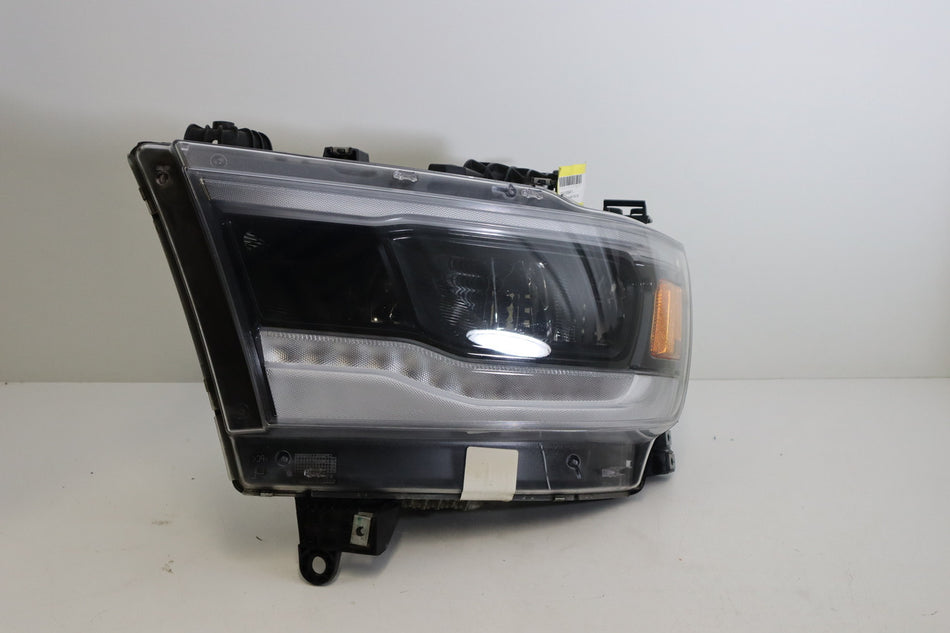 Koplamp Links 19+ RAM 1500 full LED zwart gebruikt 